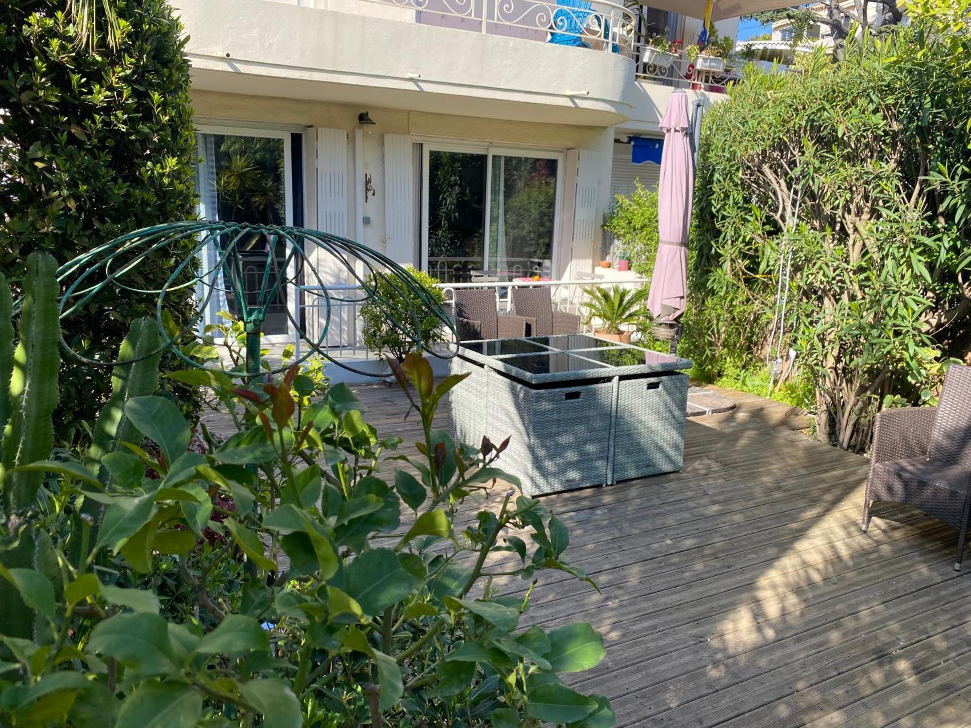 Only 60M To The Beach, 2 Bedroom Cozy Apartment, 80M2 Big Garden, Very Central Cannes Habitación foto